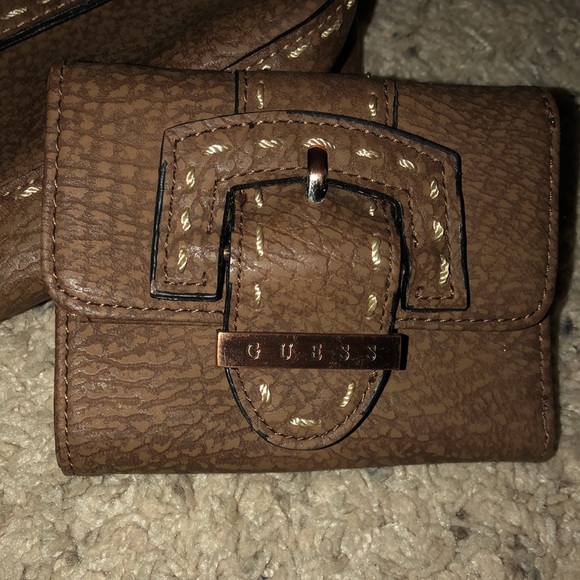 Guess purse and matching wallet - Picture 3 of 4